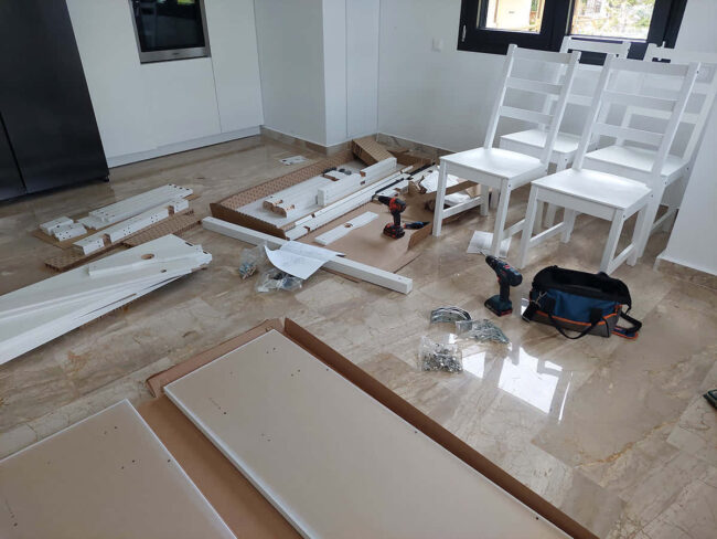 Συναρμολόγηση τραπεζιού ΙΚΕΑ