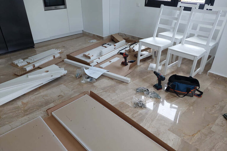 Συναρμολόγηση τραπεζιού ΙΚΕΑ